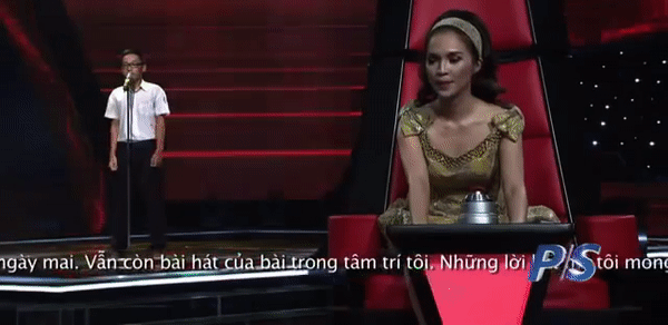 Tuấn Hưng phạm luật khi quay lại nhìn thí sinh trong vòng Giấu mặt Giọng hát Việt?