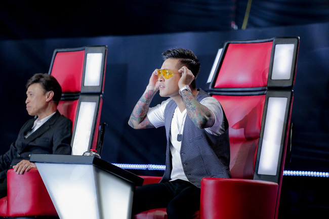 Tuấn Hưng mắng thí sinh The Voice trên sóng truyền hình: Không được lấy lý do bệnh để nói chuyện! Tuấn Hưng mắng thí sinh The Voice trên sóng truyền hình: Không được lấy lý do bệnh để nói chuyện!