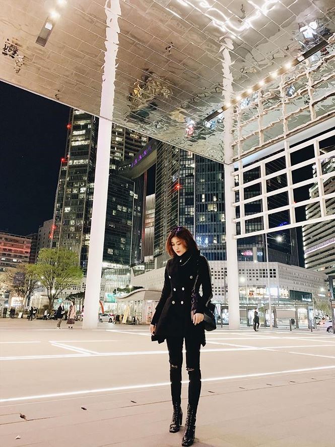 Mai Phương Thuý khoe chân dài miên man trên phố khiến fans ngây ngất