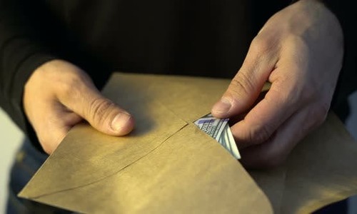 Quan chức tư lợi bao nhiêu tiền sẽ phạm tội Nhận hối lộ?