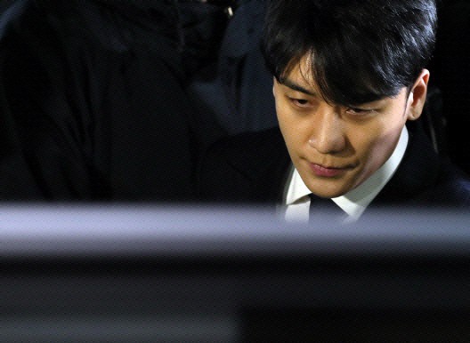 Giữa bê bối môi giới mại dâm chấn động, bỗng có một nhân chứng đứng về phía Seungri Giữa bê bối môi giới mại dâm chấn động, bỗng có một nhân chứng đứng về phía Seungri