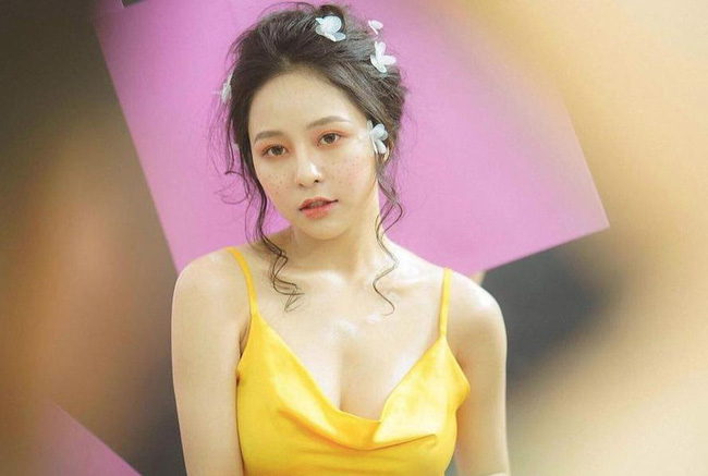 Sốc với hình ảnh thuở còn ngây ngô, chưa đụng chạm dao kéo của hot girl Trâm Anh