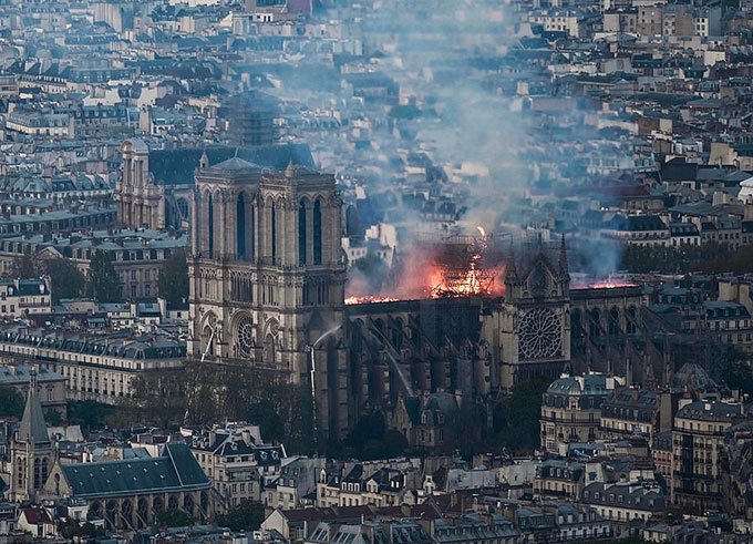 Tổng thống Pháp: Chúng tôi sẽ xây lại Nhà thờ Đức Bà Paris