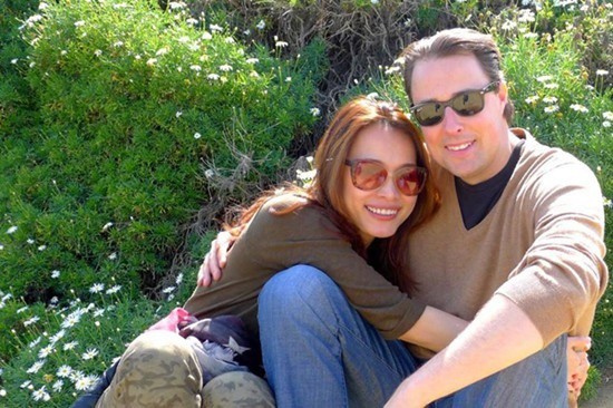 Bỏ hào quang sang Mỹ, Hoa hậu Ngọc Khánh viên mãn sống đời giản dị, trồng nho phụ chồng