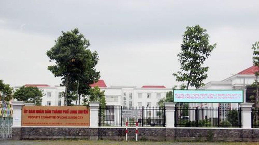 Bộ Nội vụ lên tiếng việc bổ nhiệm lại con gái cựu Chủ tịch An Giang