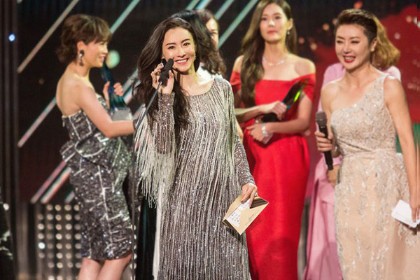 Sau tin đồn ung thư, Trương Bá Chi xuất hiện rạng rỡ, khoe vòng eo con kiến cùng nhan sắc đỉnh cao tại sự kiện