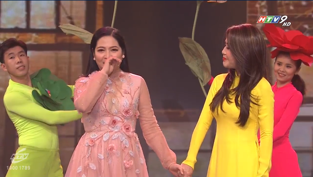 Khép lại 19 năm thanh xuân, MC Quỳnh Hương rơi nước mắt trong số cuối cùng dẫn Thay lời muốn nói