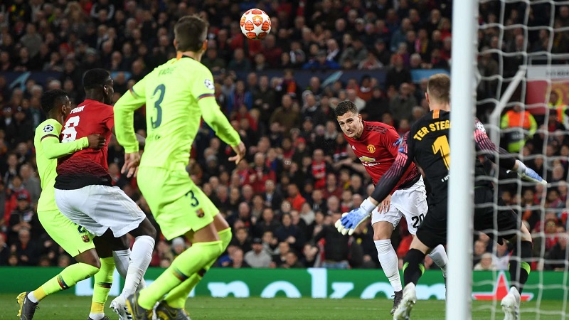 Sao Barca lo lắng: Cách biệt 1 bàn trước MU là rất mong manh