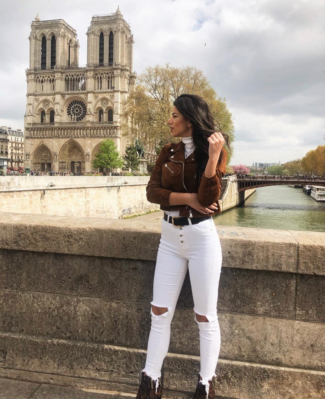 Trước khi sụp đổ một phần vì vụ cháy chấn động, Nhà thờ Đức Bà ở Paris từng là biểu tượng bình yên của cả nước Pháp