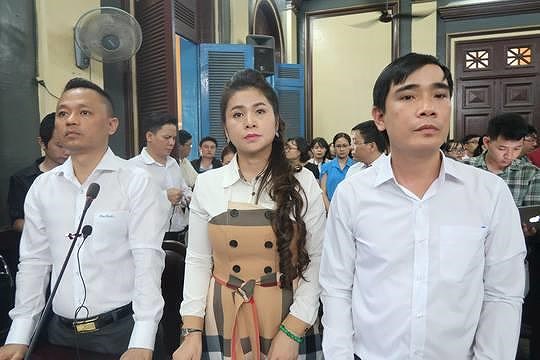 Vợ chồng chủ Trung Nguyên lại kiện tụng