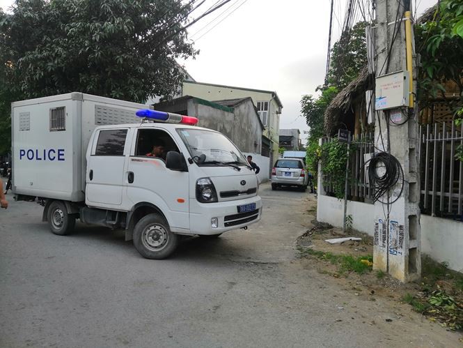 Cận cảnh cả trăm chiến sĩ công an mang súng khám xét, thu giữ 6 tạ ma túy