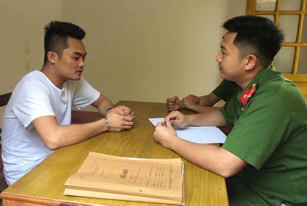 Hai cô gái bị chủ quán Karaoke bắt giữ, đánh đập