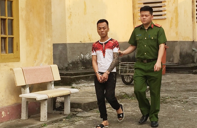 Hai cô gái bị chủ quán Karaoke bắt giữ, đánh đập