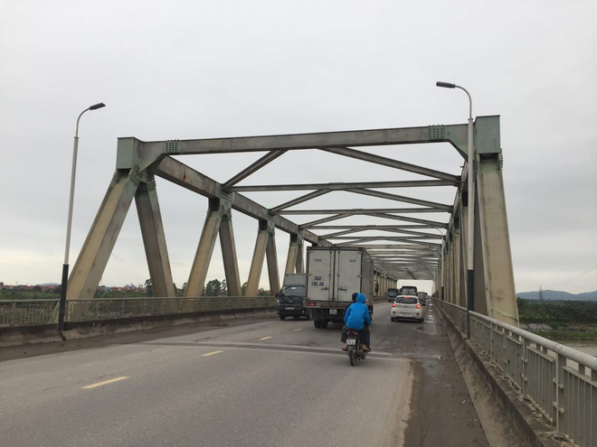 Nghi án nữ sinh lớp 12 nhảy cầu tự tử vì bị cưỡng hiếp: Nghi phạm là bạn của chị họ, chưa có tiền án tiền sự