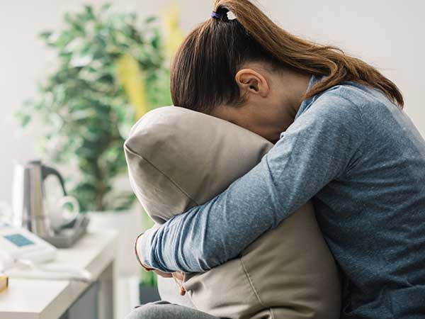 Tôi hối hận khi giữ lại con vì chăm bé quá vất vả