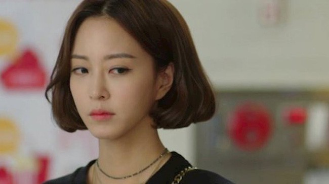 Bí mật được giấu trong album ảnh cưới, vợ phát hiện ra xử trí thế này mà chồng đứng ngồi không yên