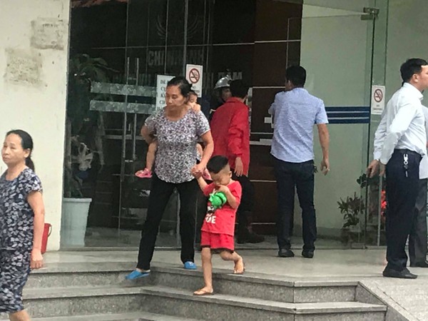 Cháy căn hộ tại tầng 32 chung cư Linh Đàm, hàng nghìn người hoảng sợ tháo chạy