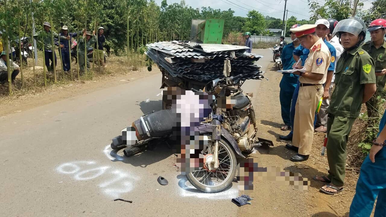 Tông vào xe máy chở tôn, người đàn ông bị cắt đứt cổ tử vong