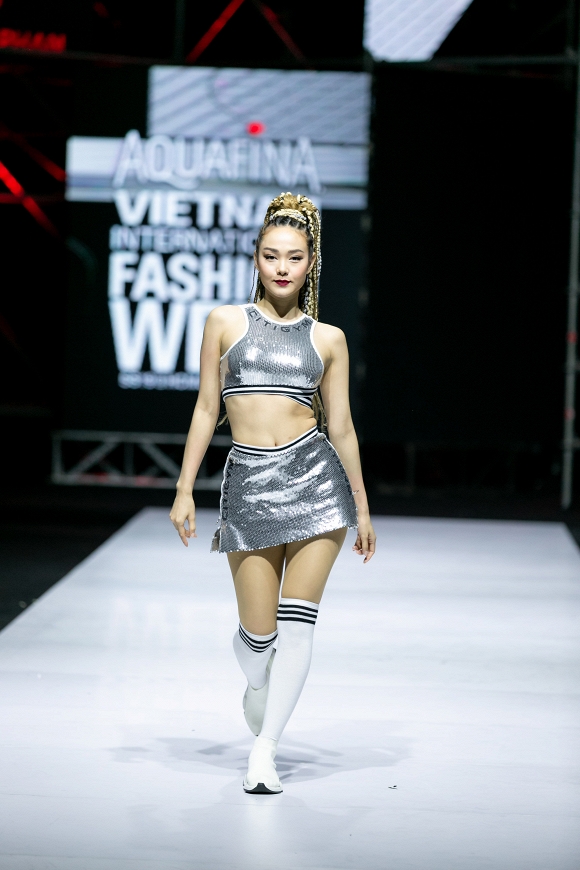 Minh Hằng bị giễu cợt sau cú nhào lộn để đời, Thu Thủy lên tiếng: Cống hiến thì không ai khen... gặp nạn thì ào ào vào nói và chửi