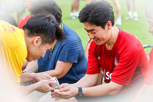 Đặng Văn Lâm và đồng đội phải tập luyện xuyên Tết Songkran