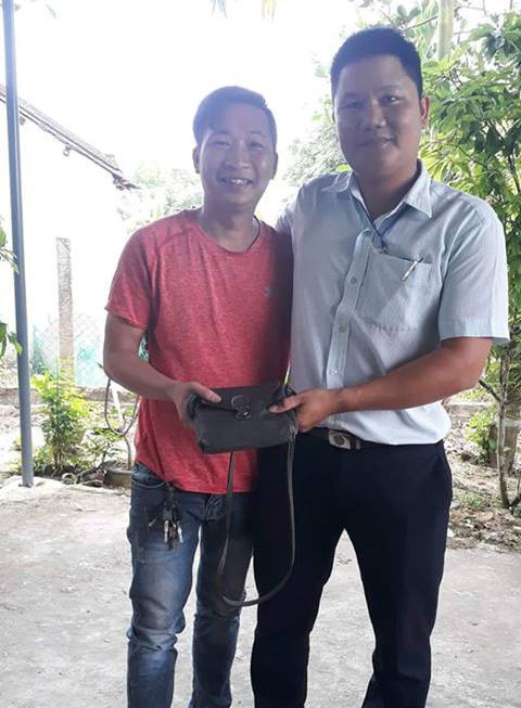 Nhặt được gần 50 triệu đồng, lên Facebook tìm chủ nhân trả lại