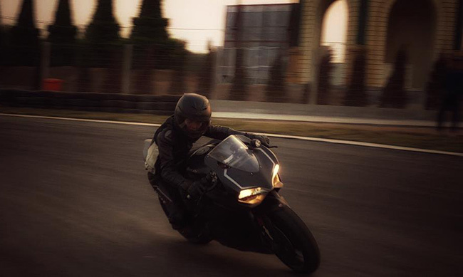 Cuộc sống của chân dài xinh đẹp bên cạnh Johnny Trí Nguyễn 7 năm