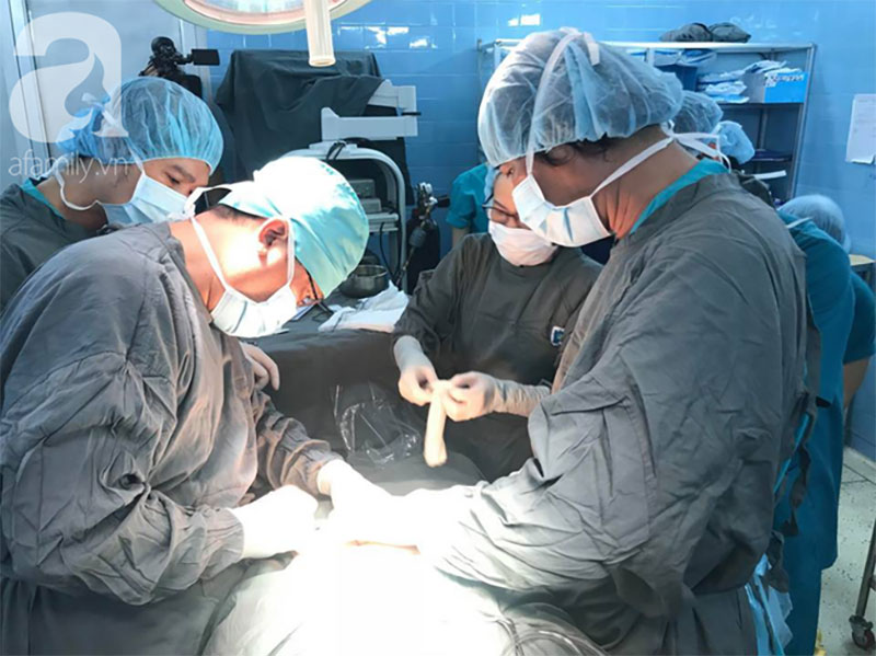 Vừa có kỳ kinh nguyệt đầu tiên, bé gái 14 tuổi ở Bình Dương đã phát hiện ung thư tử cung thời kỳ cuối