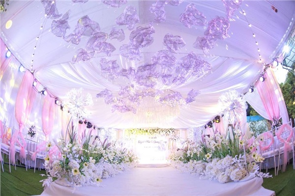 Đám cưới khủng ở Hưng Yên: Bố giàu nứt đố đổ vách bảo sao dựng rạp thôi cũng ngốn 2 tỷ lại mời cả ca sĩ Đan Trường