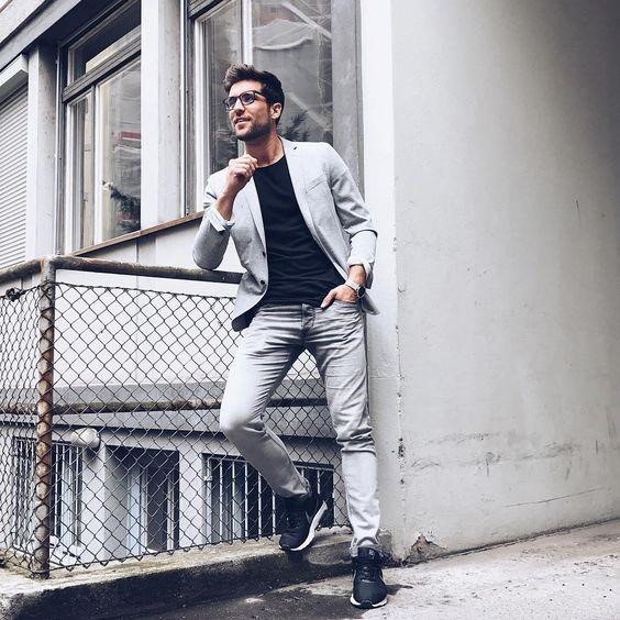 Học ngay 5 cách mix&match; để áo thun đen không còn nhàm chán