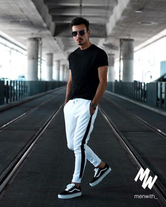 Học ngay 5 cách mix&match; để áo thun đen không còn nhàm chán