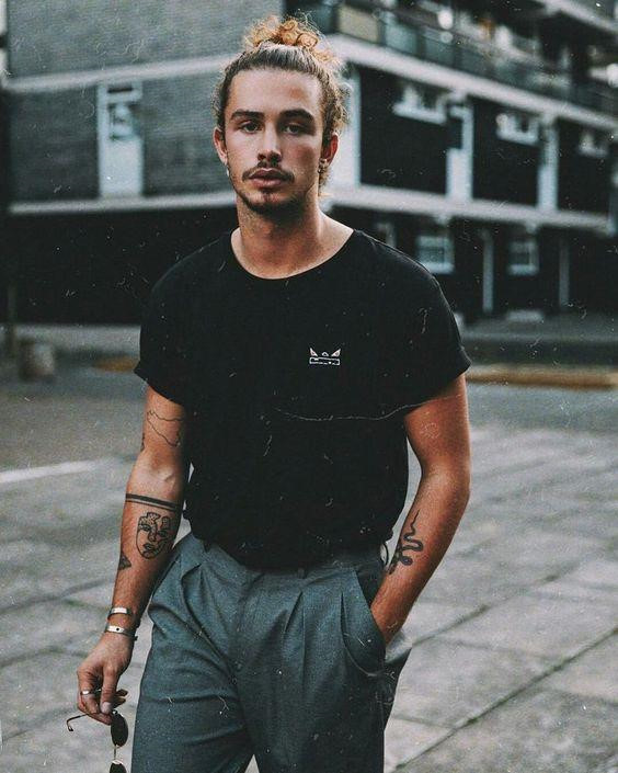 Học ngay 5 cách mix&match; để áo thun đen không còn nhàm chán