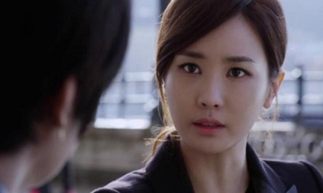 Bị mắng ở nhà ăn với trông con mà cũng cần giúp việc, vợ trẻ tức mình đáp trả khiến chồng im thin thít