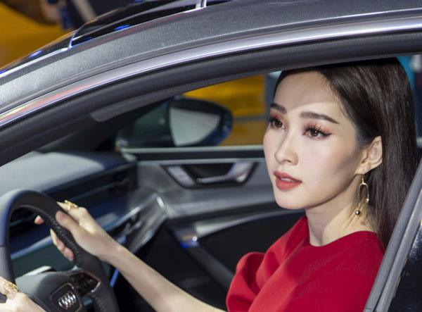 Tưởng đâu mặc đồ đỏ là may mắn, ai ngờ HH Đặng Thu Thảo cả 2 lần mặc đều mắc lỗi make up khiến gương mặt nhìn dữ hẳn - 5 Tưởng đâu mặc đồ đỏ là may mắn, ai ngờ HH Đặng Thu Thảo cả 2 lần mặc đều mắc lỗi make up khiến gương mặt nhìn dữ hẳn - 5