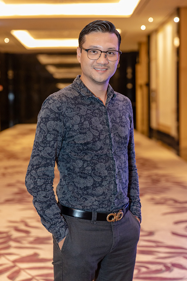 Hoàng Thuỳ Linh rơi nước mắt ngày trở lại phim truyền hình