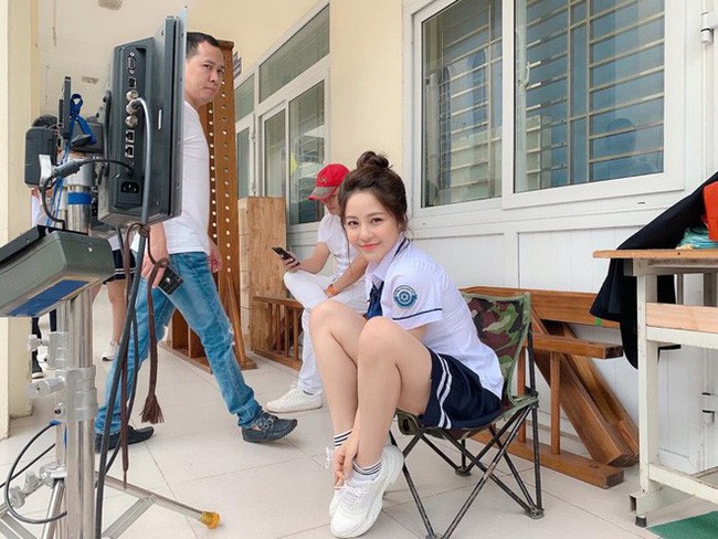 Hot girl Trâm Anh bất ngờ bị hủy vai trong phim sitcom Siêu Quậy dù đoàn phim lỗ cả trăm triệu đồng