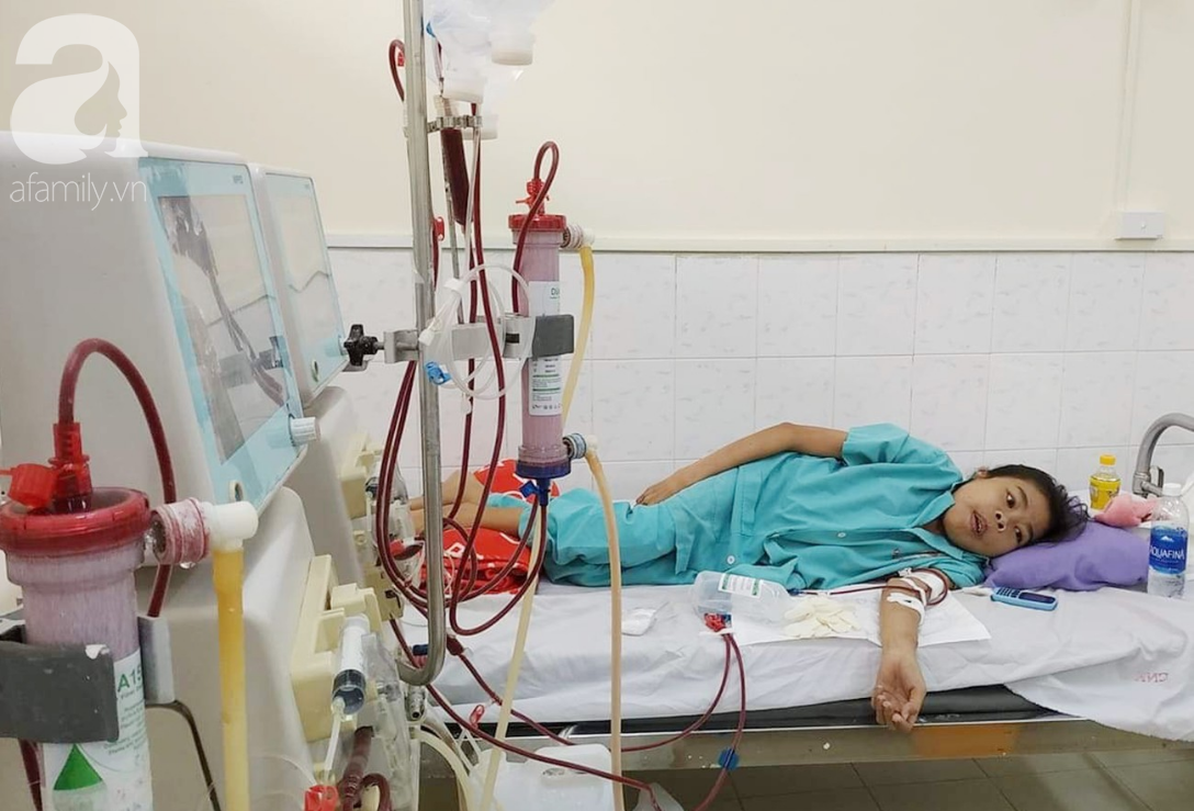 Bị suy thận nhưng vẫn cố giữ thai nhi, người mẹ bị biến dạng khuôn mặt, chấp nhận chết để con gái nhỏ được chào đời