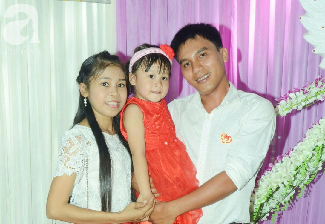 Bị suy thận nhưng vẫn cố giữ thai nhi, người mẹ bị biến dạng khuôn mặt, chấp nhận chết để con gái nhỏ được chào đời