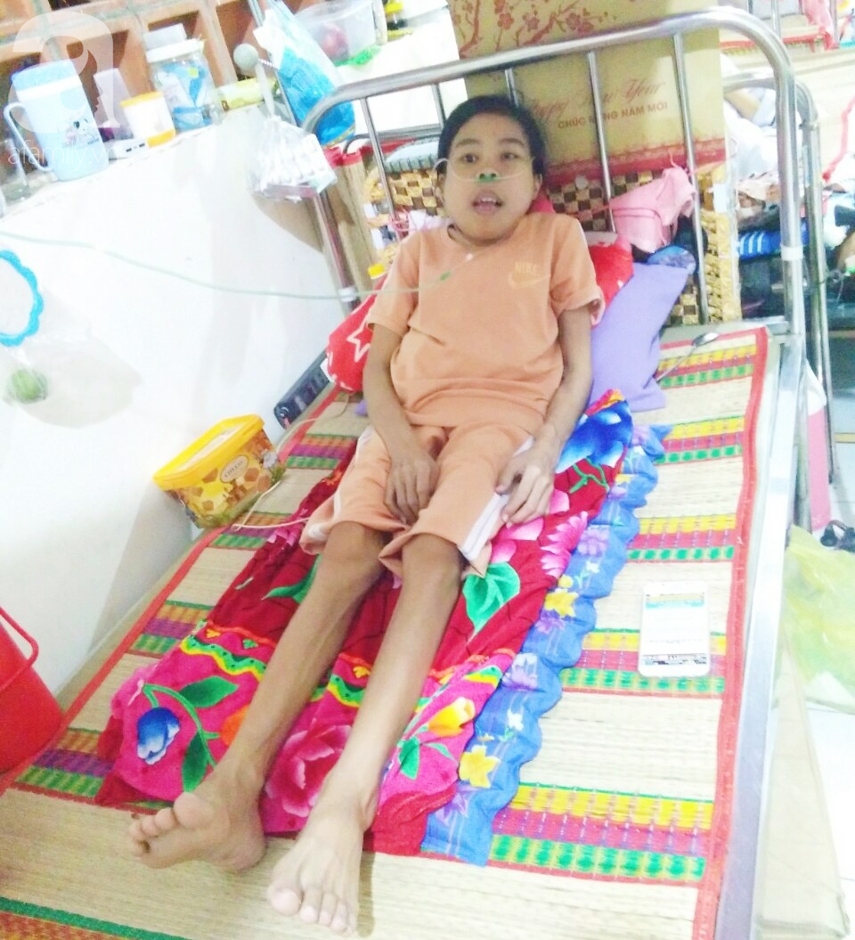 Bị suy thận nhưng vẫn cố giữ thai nhi, người mẹ bị biến dạng khuôn mặt, chấp nhận chết để con gái nhỏ được chào đời