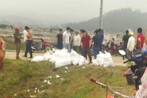 Tạm giữ 3 đối tượng liên quan đến 7 tạ ma tuý đá bỏ lại bên Quốc lộ ở Nghệ An