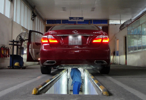 Trung tâm đăng kiểm đầu tiên bị đóng cửa vì cấp khống giấy kiểm định