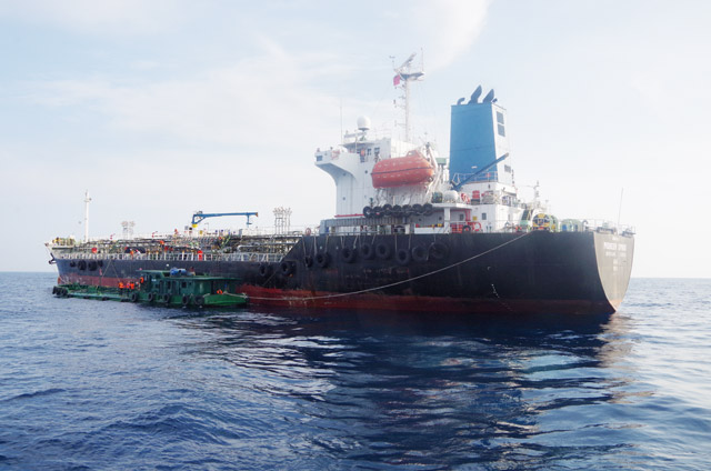 Quảng Ngãi: Có sự chống lưng cho buôn lậu xăng dầu trên biển?