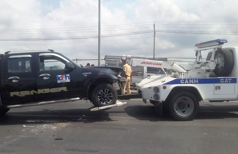 Tài xế dùng rìu chém người, ép ngã 2 cảnh sát giao thông