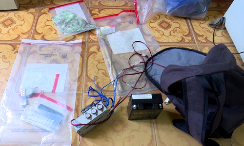 Gã đàn ông miền Tây giả gái cướp tiệm vàng