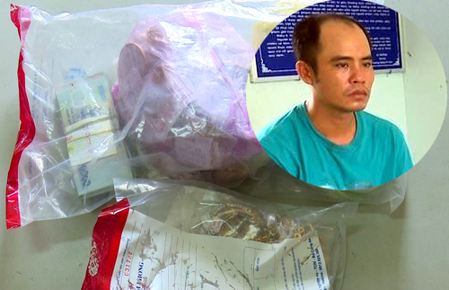 Gã đàn ông miền Tây giả gái cướp tiệm vàng