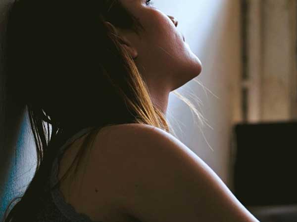 Đêm nào chồng cũng ôm máy tính tới sáng, tôi cay đắng khi biết lý do