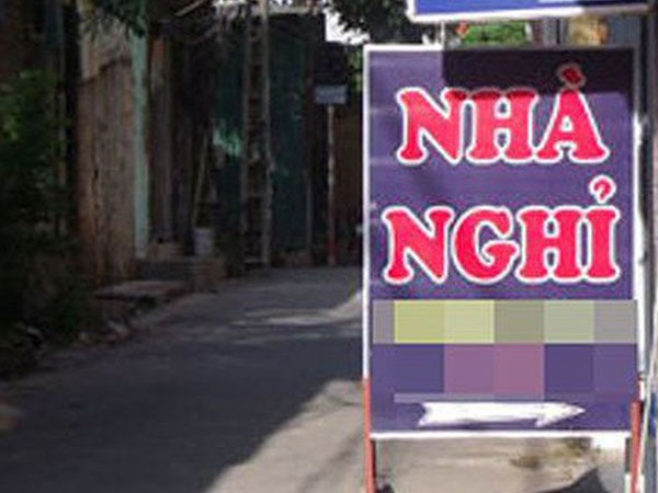 Xôn xao clip bắt quả tang 2 giáo viên quan hệ bất chính trong nhà nghỉ