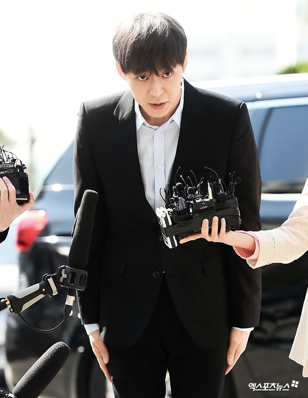 Yoochun chính thức trình diện cảnh sát trước cáo buộc sử dụng ma túy: Gây sốc vì quá tươi tỉnh, liên tục cười mỉm