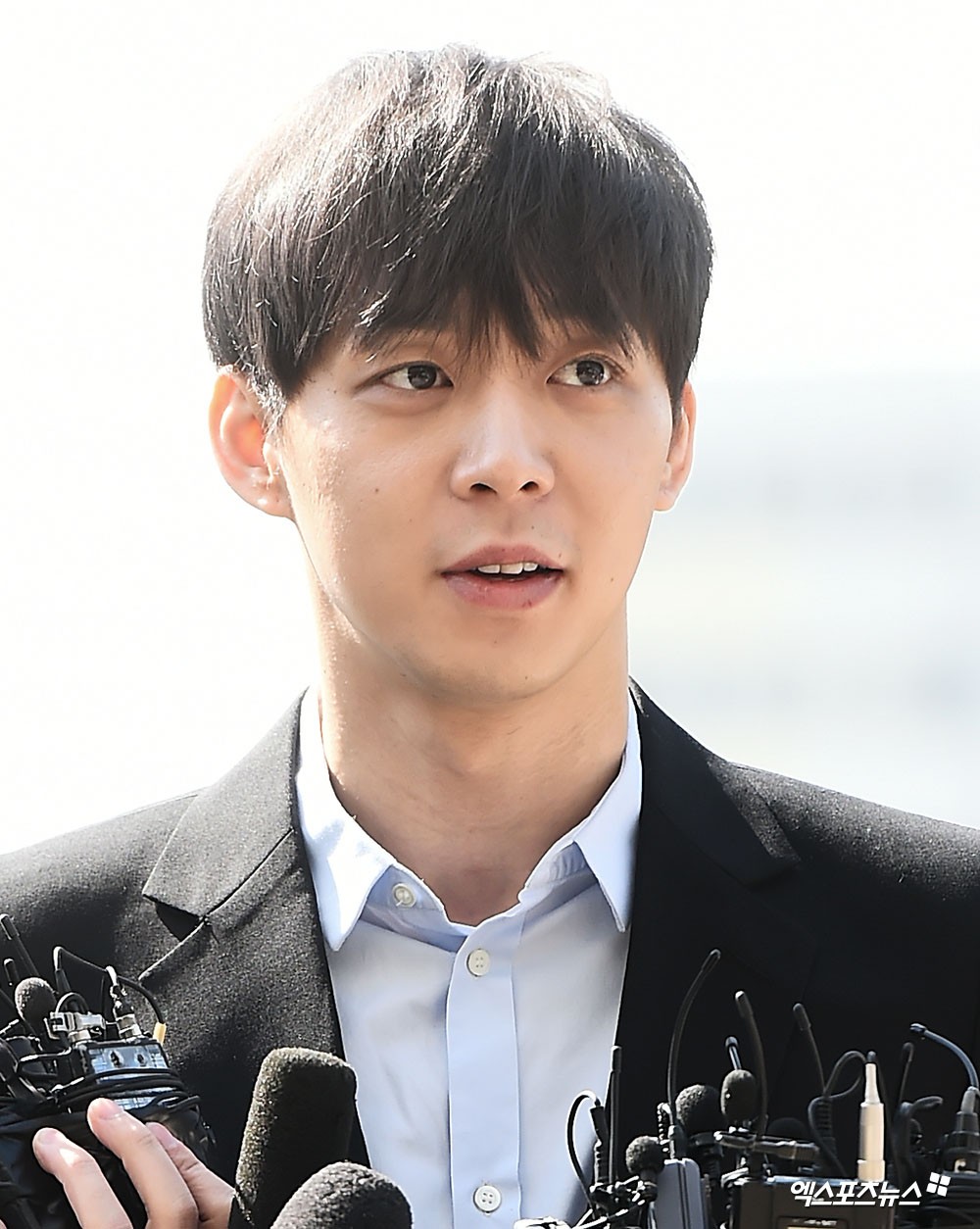 Yoochun chính thức trình diện cảnh sát trước cáo buộc sử dụng ma túy: Gây sốc vì quá tươi tỉnh, liên tục cười mỉm