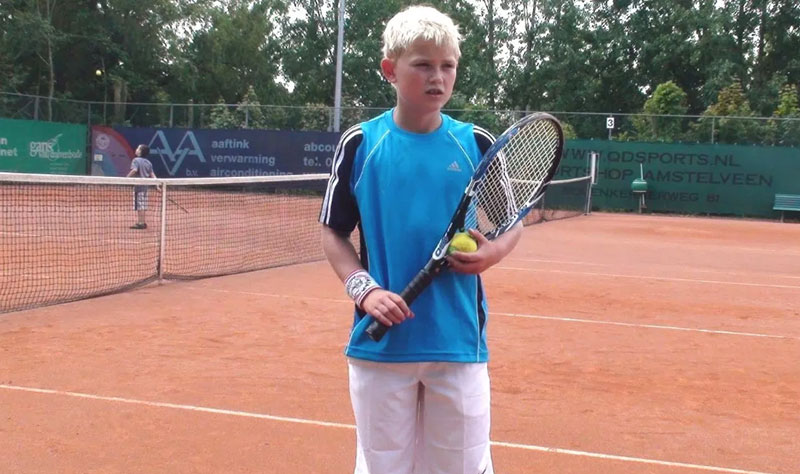 Bật mí về siêu trung vệ khiến Ronaldo phải ôm hận: Đẹp trai từ bé, chỉ thích ở nhà và có bạn gái ở tuổi 15