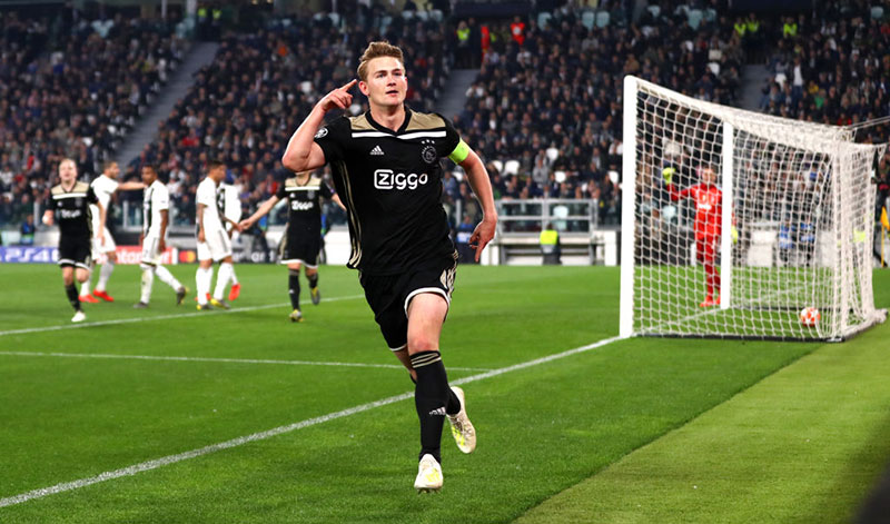 Bật mí về siêu trung vệ khiến Ronaldo phải ôm hận: Đẹp trai từ bé, chỉ thích ở nhà và có bạn gái ở tuổi 15